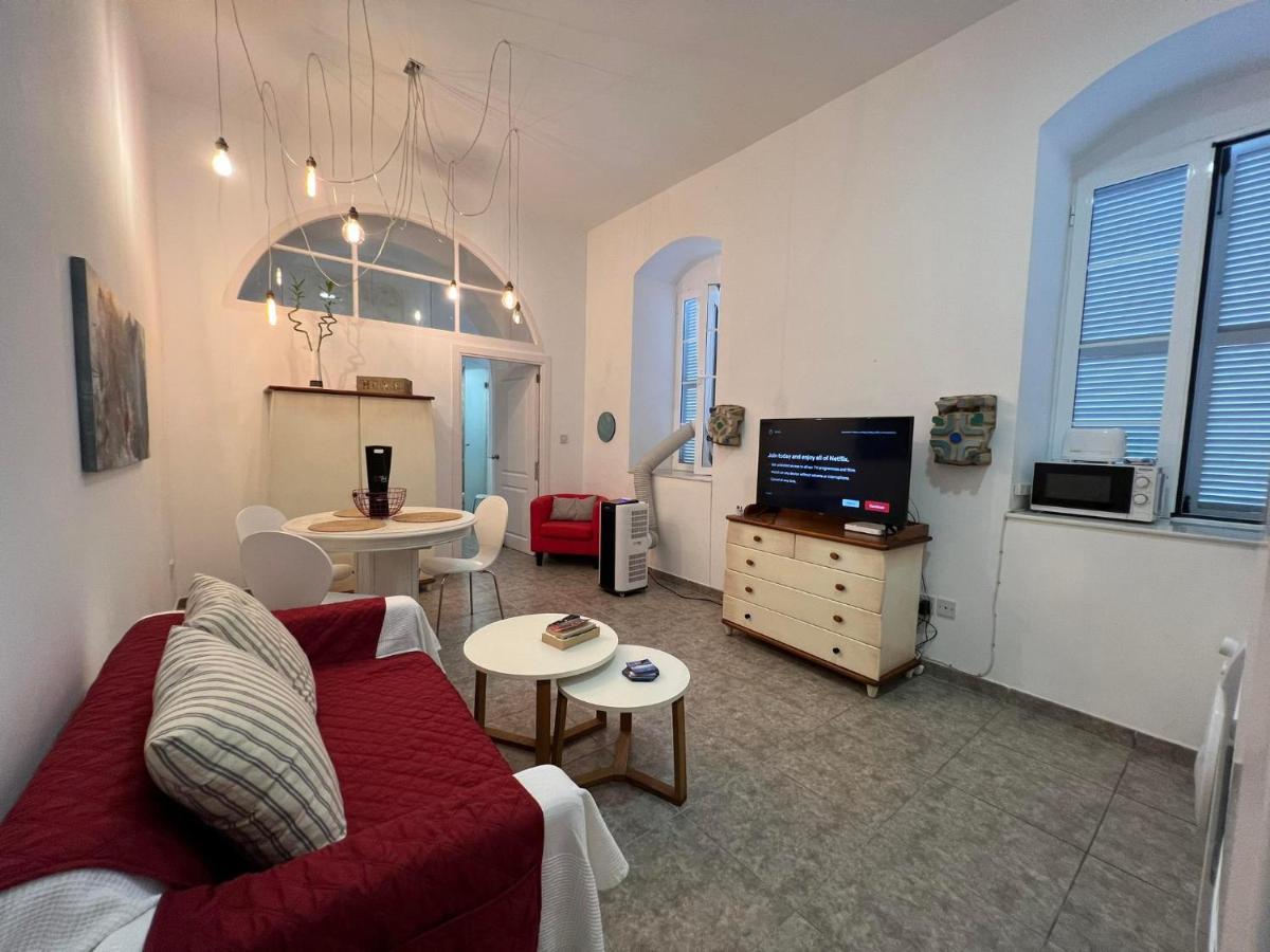 Quirky 1Br Just Off Main Street Prime Location Apartment Gibraltar Luaran gambar